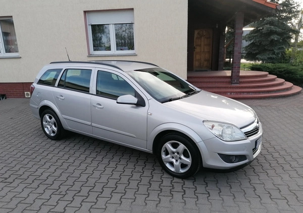 Opel Astra cena 14900 przebieg: 200000, rok produkcji 2008 z Gniezno małe 191